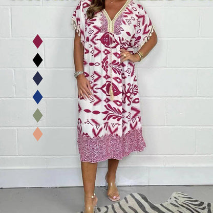 Potlačené ležérne šaty s výstrihom do V a strapcami na krátkych rukávoch