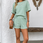 Tricou cu dungi pentru femei și set de două piese cu pantaloni scurți