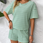 Tricou cu dungi pentru femei și set de două piese cu pantaloni scurți